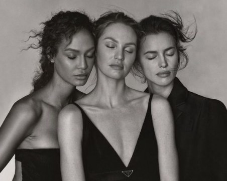 Ирина Шейк, Джоан Смолс и Кандис Суейнпоъл в черно-бял кадър