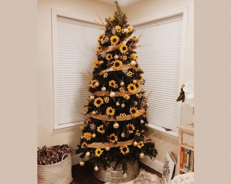 Коледни елхи, вдъхновени от слънчогледа, са новата празнична тенденция