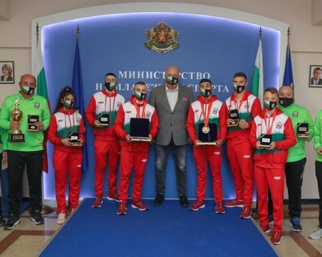 Кралев награди медалистите от Европейското първенство по бокс за младежи