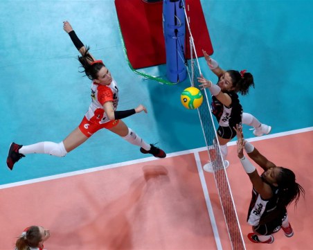 ЛКС Комерскон даде заявка за второто място след успех над Мюлуз