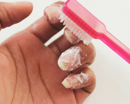 Невероятен бюти трик: Ето защо всеки търка ноктите си с... паста за зъби