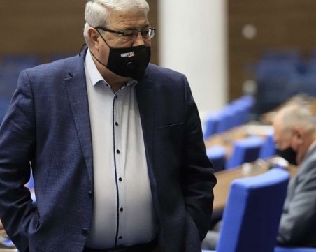 Спас Гърневски е в болница заради COVID-19