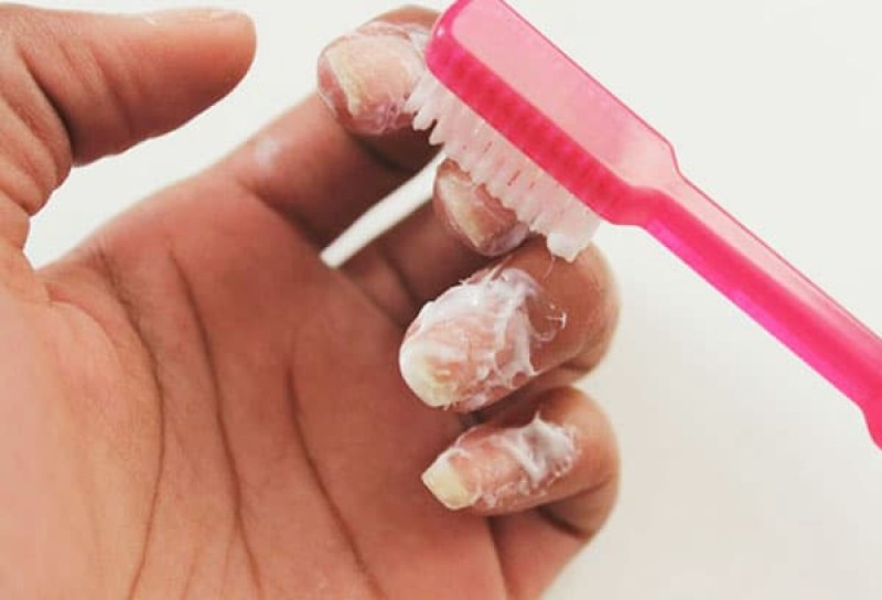 Невероятен бюти трик: Ето защо всеки търка ноктите си с... паста за зъби