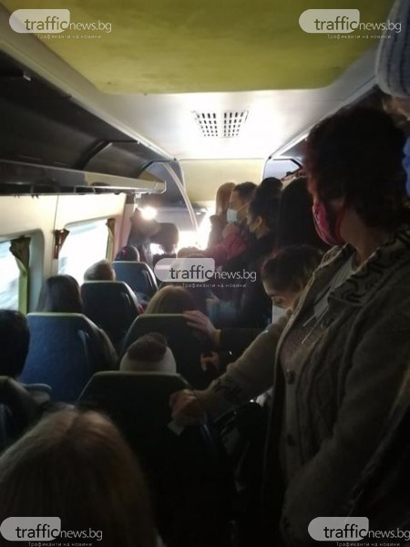 Социална изолация? Пътници се тъпчат като сардини в автобуса Пловдив - Перущица