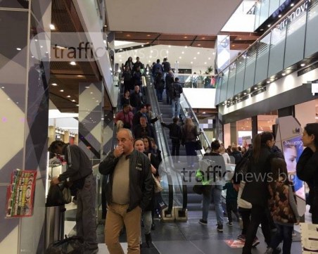 Директорът на Александровска болница: Училищата и моловете са огнища на заразата