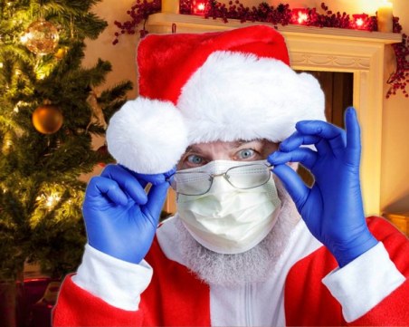 Коледните играчки на 2020-та: как Covid-19 си намери специално място на елхата