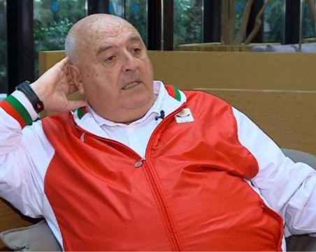 Венци Стефанов е във ВМА с COVID-19