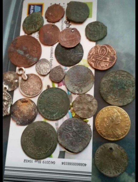 Арестуваха мъж в Пловдивско, продавал антични монети