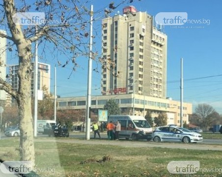 Катастрофа на кръгово на SPS, линейка и полиция на мястото