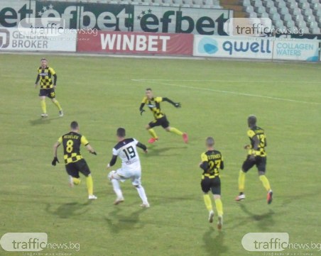 Напрежение на Коматево! Гневни фенове на Ботев искат да линчуват футболистите