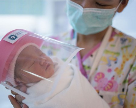 Бебе се роди с антитела срещу COVID-19 в Сингапур