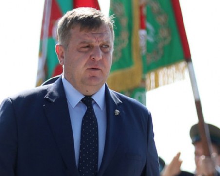 Каракачанов: Няма нужда от военна болница! Трябват ни лекари, не легла