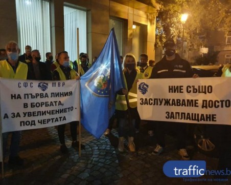 Полицаите излизат на протест днес – искат 30% по-високи заплати