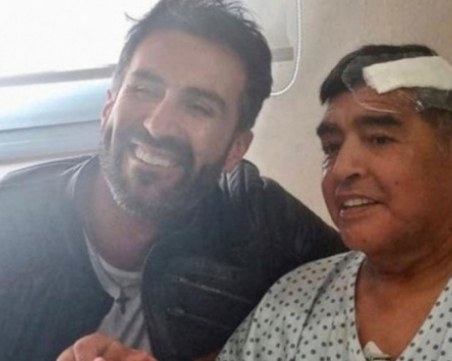 Повдигнаха обвинение на лекаря на Марадона, обискират дома му