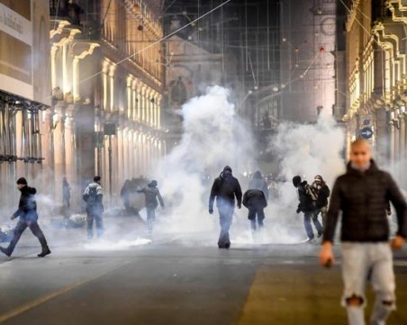 Сблъсъци и стотици арестувани в Лиеж в протест срещу COVID мерките