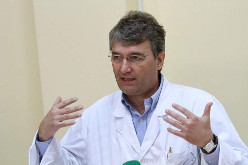Акад. Лъчезар Трайков: Лекари работят на няколко места поради ниското заплащане и това изтощава системата