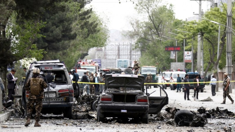 Кола-бомба уби най-малко 30 души в Афганистан