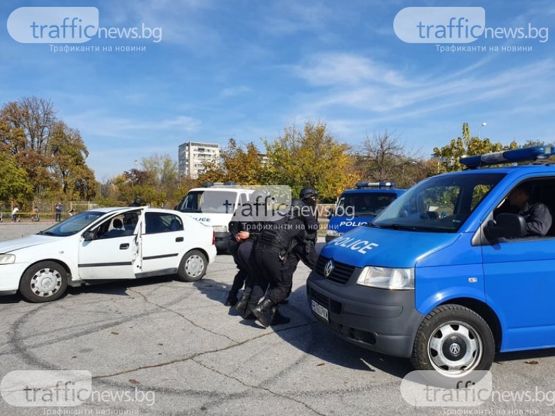 Полицията арестува сутеньор с две проститутки в Пловдив, разби бардак край Главната