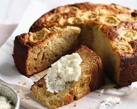 Направете бананова торта без брашно, захар и мляко