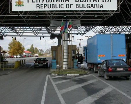 Нови ограничения за влизане в България от днес