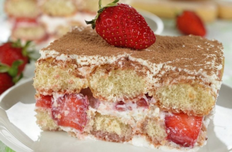 Освежаващ десерт готов за 10 минути: Тирамису с ягоди