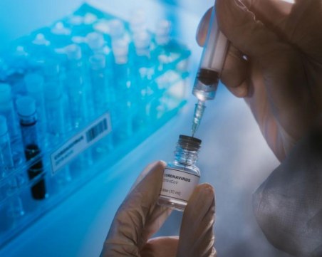 Опасно ли е да се ваксинираме срещу COVID-19 докато сме болни?