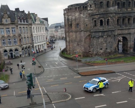 Шофьорът, който се вряза в пешеходци в Трир, го правил нарочно! Има загинали