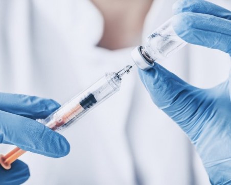 Оборудват всички РЗИ-та у нас с хладилници за ваксините, първите отиват в София и Бургас