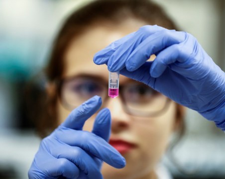 Започва масова ваксинация срещу COVID-19 в Русия