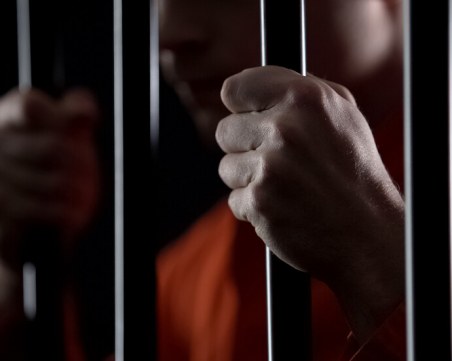 Апаш нападна възрастен мъж в дома му в Раковски, тършувал за пенсията му