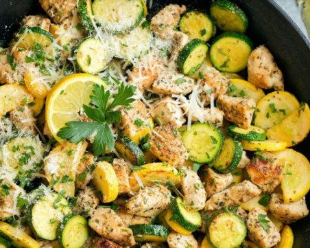 Рецепта на деня: Пиле със зеленчуци и розмарин