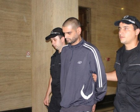 Александър, убил дядо си и още един мъж, с ново обвинение - жестоко пребивал животни