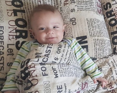 Влади е само на 8 месеца, но има нужда от помощи спешна операция