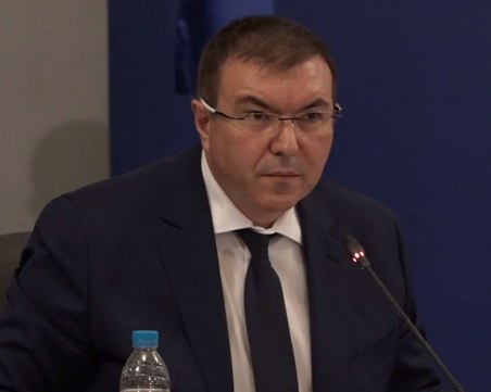 Здравният министър: Макар и с положителен PCR тест, можем да се върнем на работа след 14 дни
