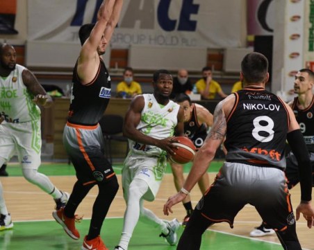 Академик пак превзе Стара Загора с драматична победа с една точка