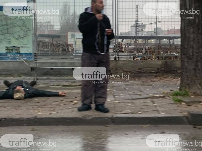 Мъж лежи в безпомощно състояние на спирка в Пловдив