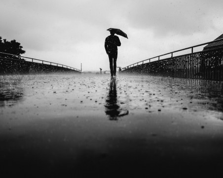 Не забравяйте чадъра! Жълт код за обилни валежи в Пловдив днес