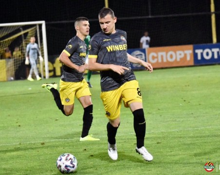 Неделев и Генев титуляри, вижте съставите на Ботев и ЦСКА-София