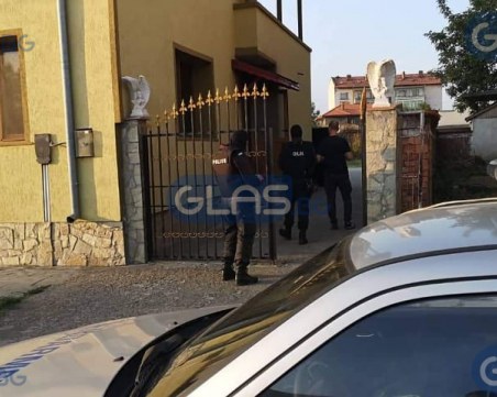 Отнемат коли и палати за милиони в меката на телефонните измамници