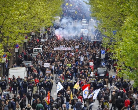 Сблъсъци в Париж! 95 души са в ареста, има ранени полицаи