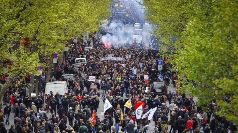 Сблъсъци в Париж! 95 души са в ареста, има ранени полицаи