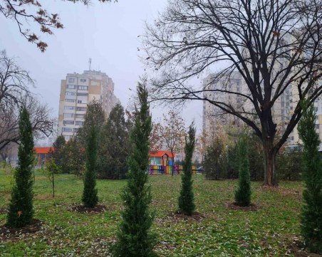 Преобразиха детска площадка в район 