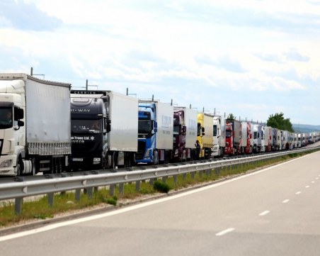 Няма да има карантина и бързи тестове за водачите на камиони в Гърция