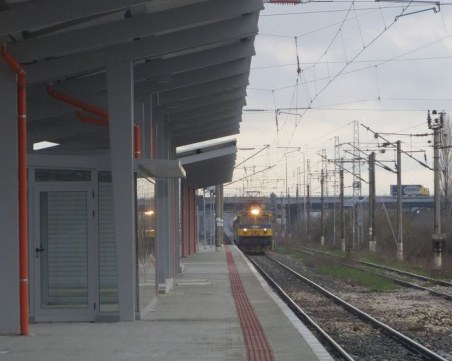 Цистерна дерайлира, свалят пътниците от влака по линията Пловдив- Ямбол