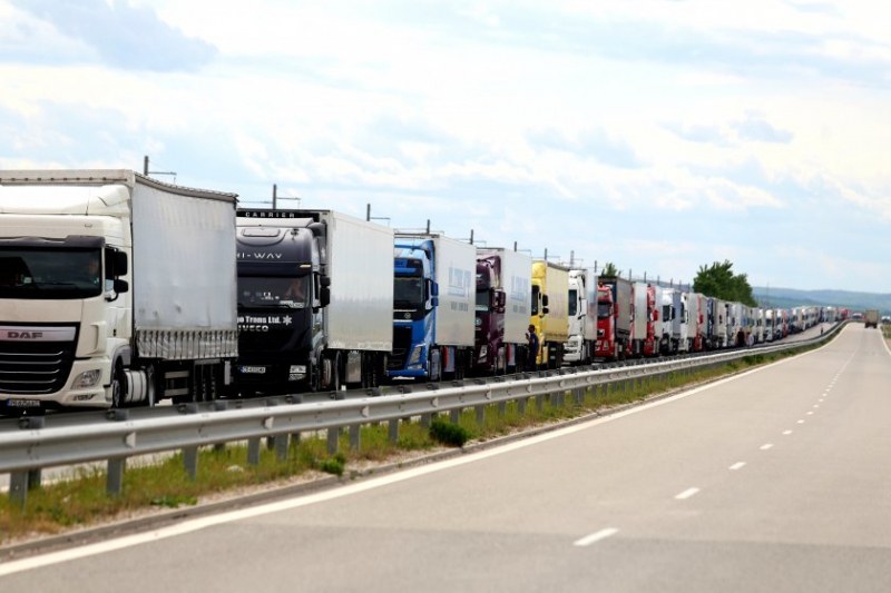 Няма да има карантина и бързи тестове за водачите на камиони в Гърция