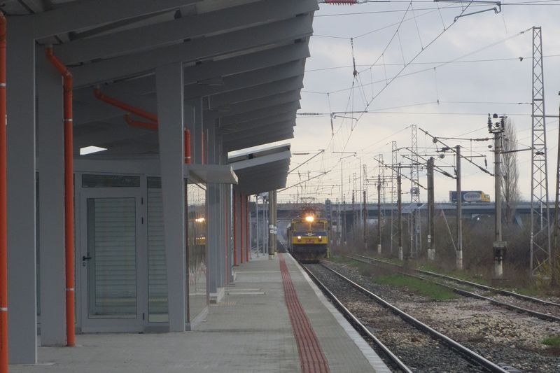 Цистерна дерайлира, свалят пътниците от влака по линията Пловдив- Ямбол
