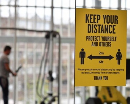 Ново проучване: Коронавирусът може да се предава от 6 метра