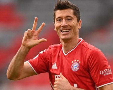 Левандовски, Меси и Роналдо ще спорят за наградата на ФИФА