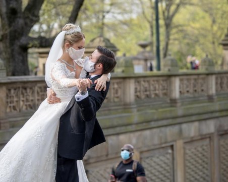 Любовта в Пловдив побеждава COVID-19! 5 двойки си казват 