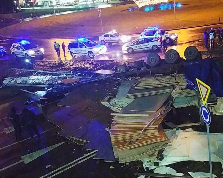 Младежът, обърнал тир в Бургас - без книжка, отказва да даде обяснение